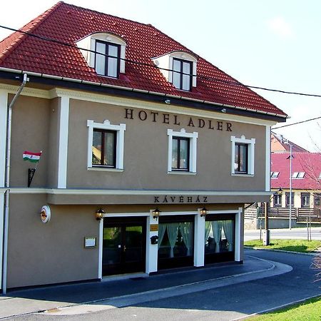 Adler Hotel Будаорш Экстерьер фото
