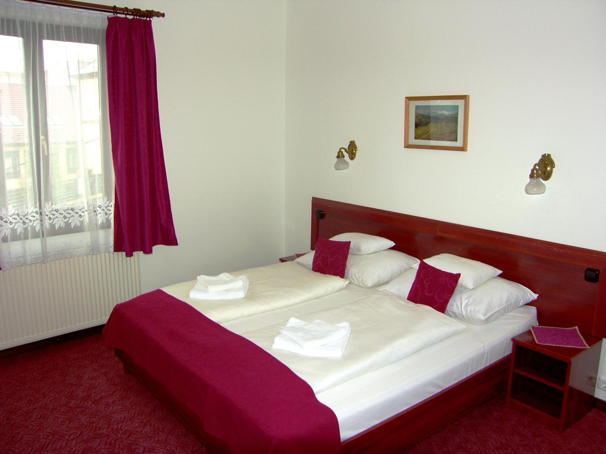 Adler Hotel Будаорш Номер фото