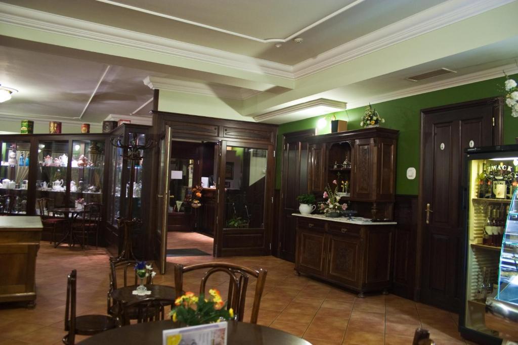Adler Hotel Будаорш Экстерьер фото